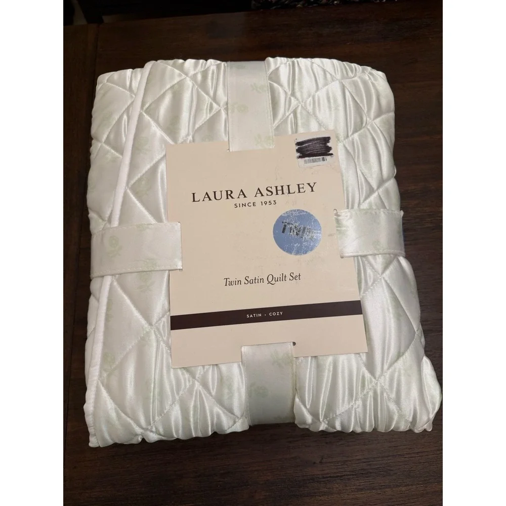 New  2 PC LAURA ASHLEY TWIN SIZE WHITE SATIN QUILT  And SHAM SET   68